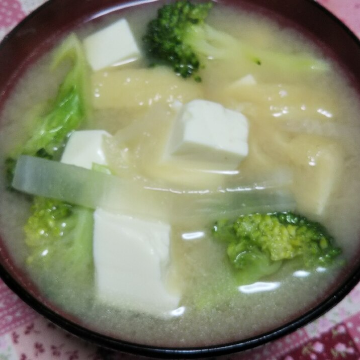 大根と油揚げとブロッコリーと豆腐の味噌汁 レシピ 作り方 By ミニー7015 楽天レシピ 大根と油揚げとブロッコリーと豆腐の味噌汁 レシピ 作り方 By ミニー7015 楽天レシピ
